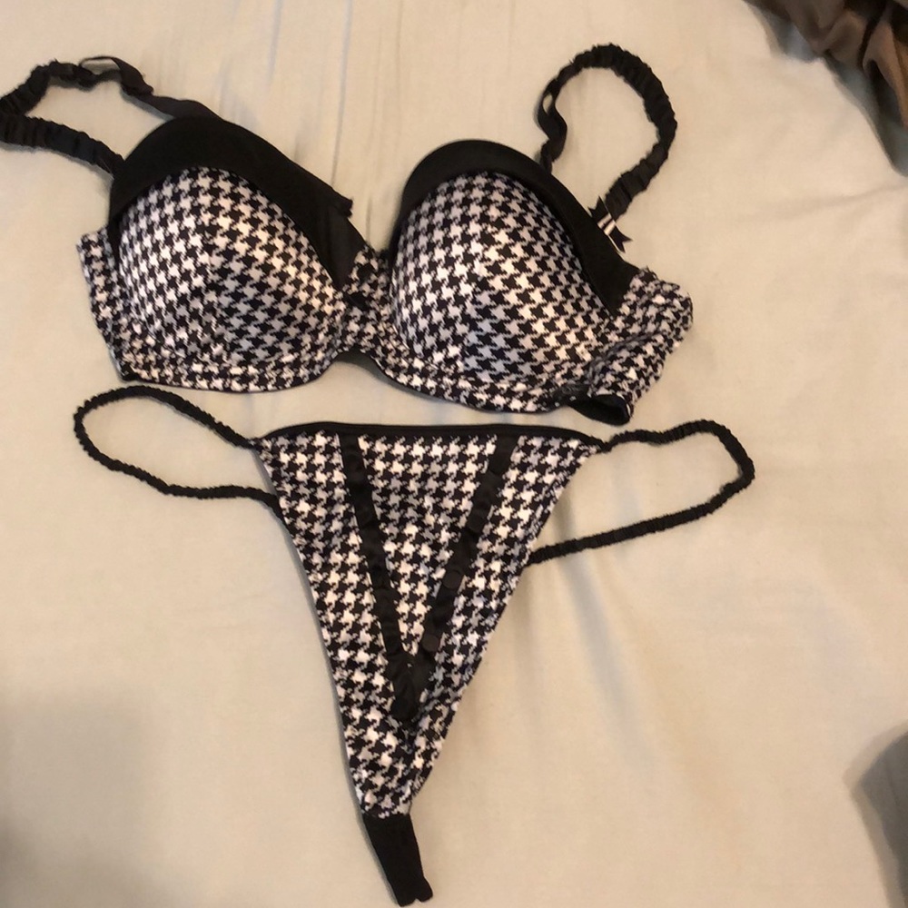 Jessica Simpson 38C Houndstooth Bra and XL Thong